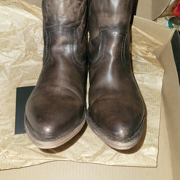 Frye Billy Pull-on Boots, Size 8 - Picture 3 of 11